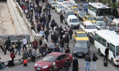 الرواتب في سوريا لاتكفي الموظفين للوصول إلى العمل