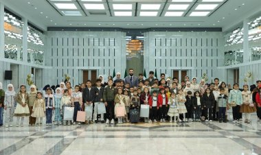 رئيس الجمهورية وعقيلته يعايدان أبناء الشهداء في قصر الشعب بمناسبة عيد الفطر