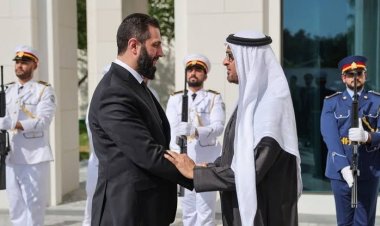 محمد بن زايد يستقبل رئيس الجمهورية العربية السورية أحمد الشرع في أول زيارة له إلى الإمارات