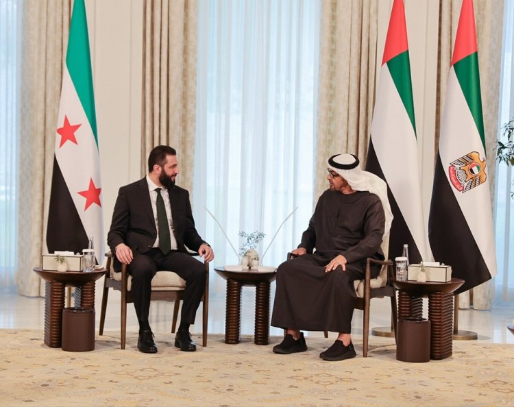 محمد بن زايد يستقبل رئيس الجمهورية العربية السورية أحمد الشرع في أول زيارة له إلى الإمارات