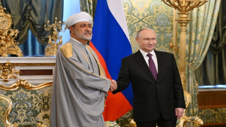 فلاديمير بوتين يستقبل السلطان هيثم في موسكو