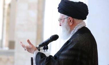 خامنئي يتحدى الولايات المتحدة: تصريحات نارية تثير الجدل