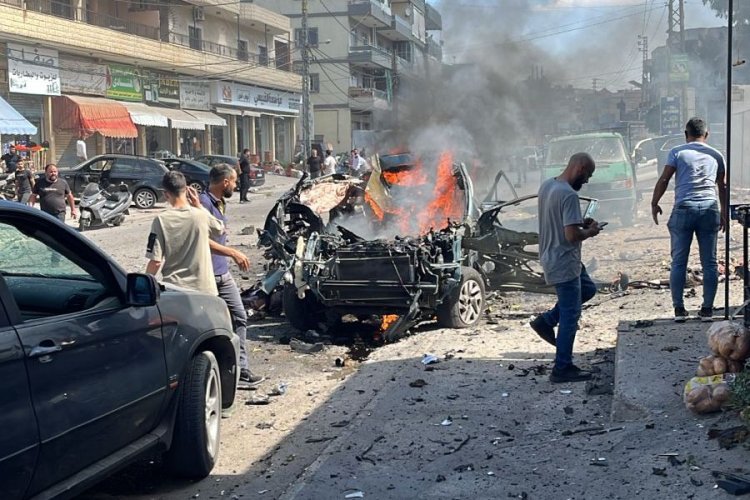 مقال إخباري: غارة إسرائيلية تستهدف سيارة في برعشيت جنوبي لبنان وسط تصعيد ميداني