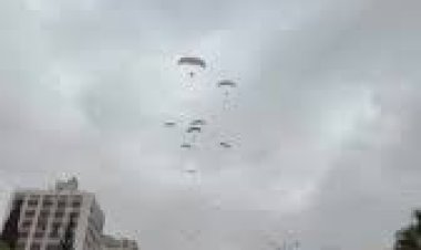 عرض للطائرات الشراعية في سماء دمشق انطلق من فوق ساحة الأمويين