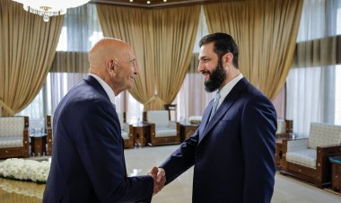 استقبل السيد الرئيس أحمد الشرع اليوم في دمشق المبعوث الأمريكي الخاص إلى سوريا توماس باراك