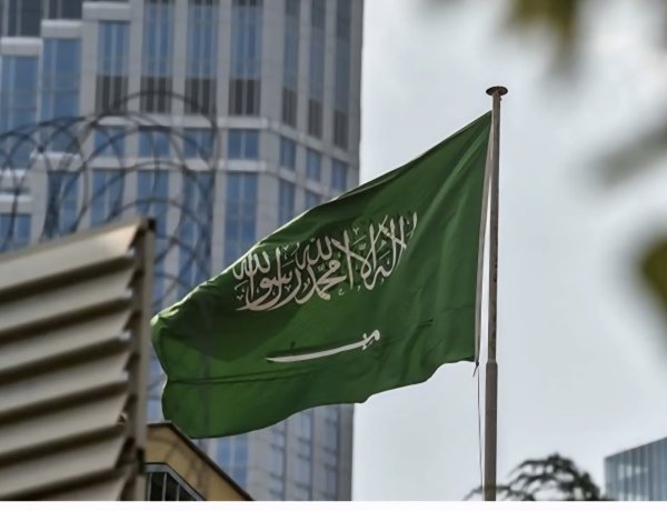 عاجل | وزارة الدفاع السعودية:  اعتراض وتدمير 4 مسيرات في المنطقة الشرقية