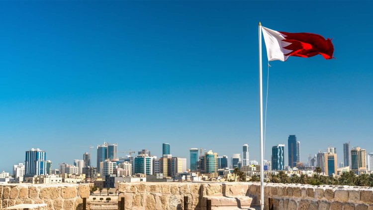 عاجل | الداخلية البحرينية: حريق بمستودع لإحدى الشركات إثر سقوط شظايا والدفاع المدني يسيطر على الحريق دون وقوع إصابات